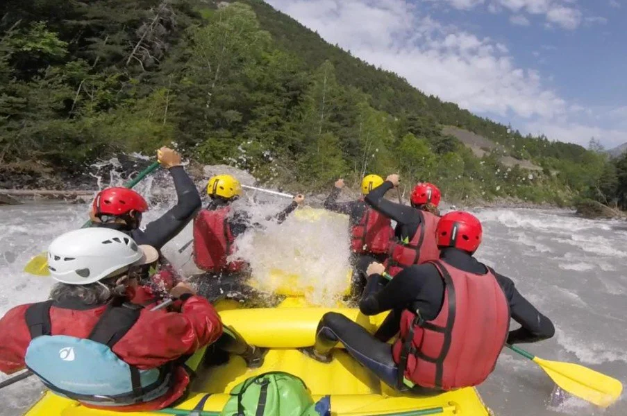 Rafting sur l'Ubaye au printemps lors de la fonte des neiges